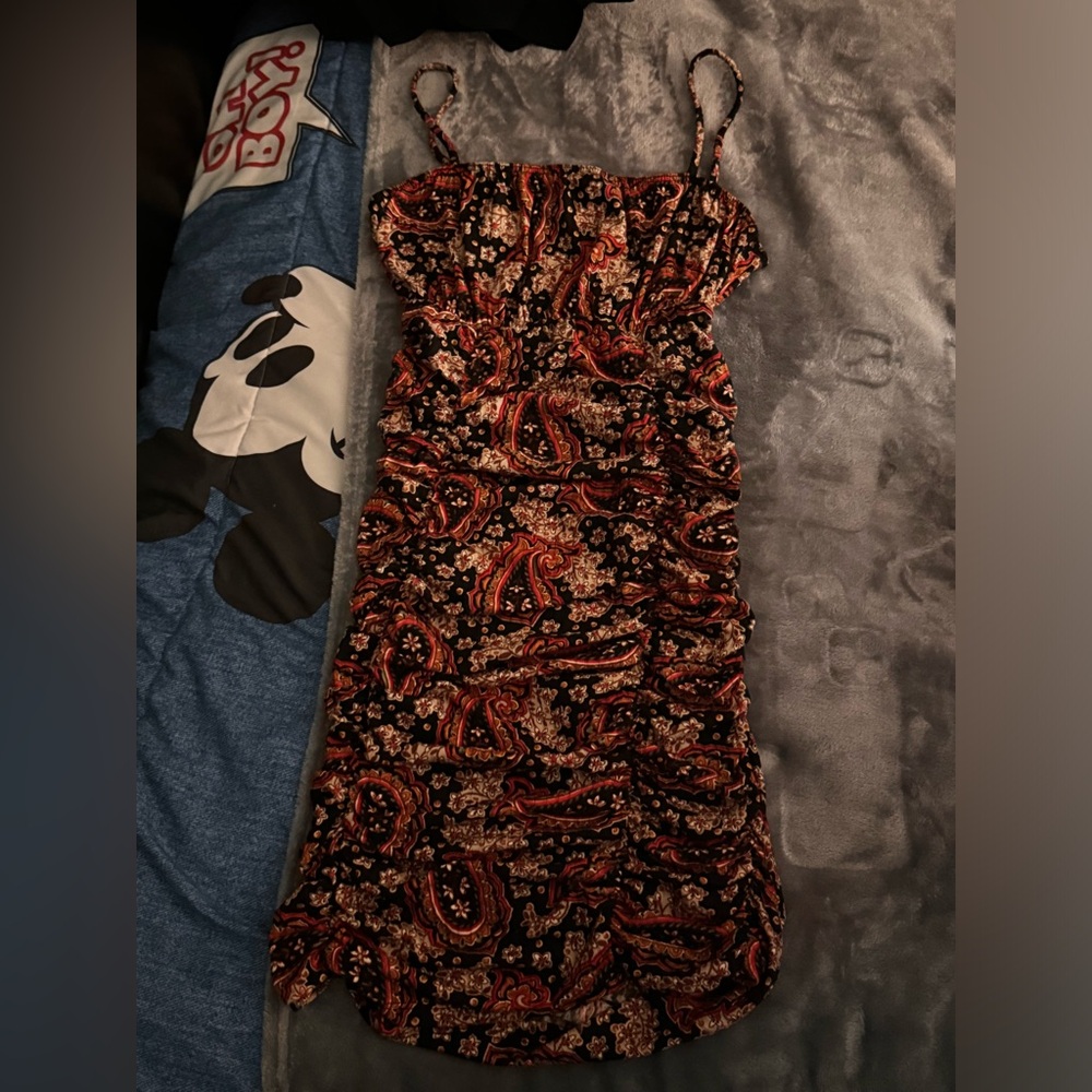 Women’s dress , size small even tho it’s not on the tag, patterned